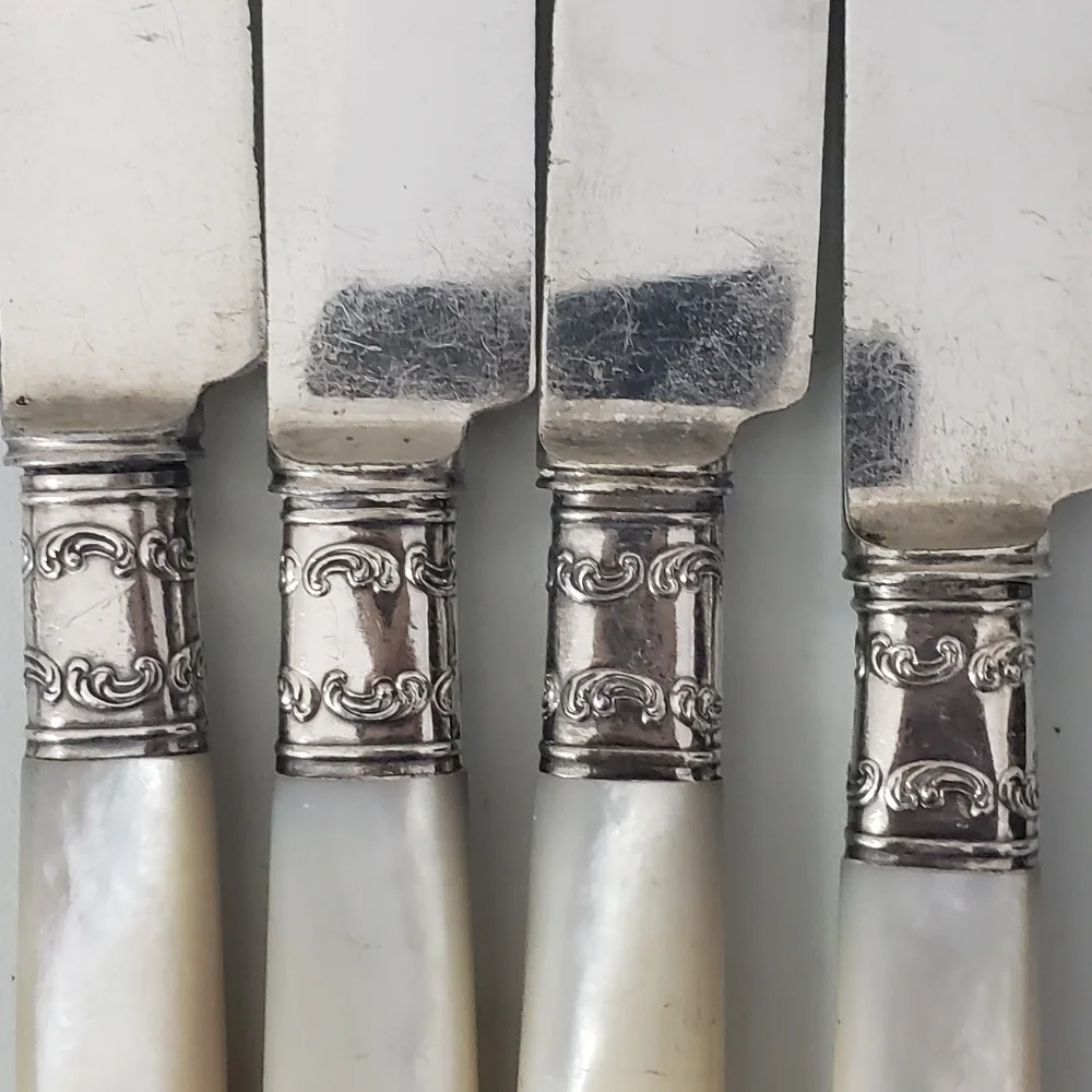Landers, Frary & Clark Set of Mother-of-Pearl Handle Knives - 8 Pieces - Picture 11 of 16